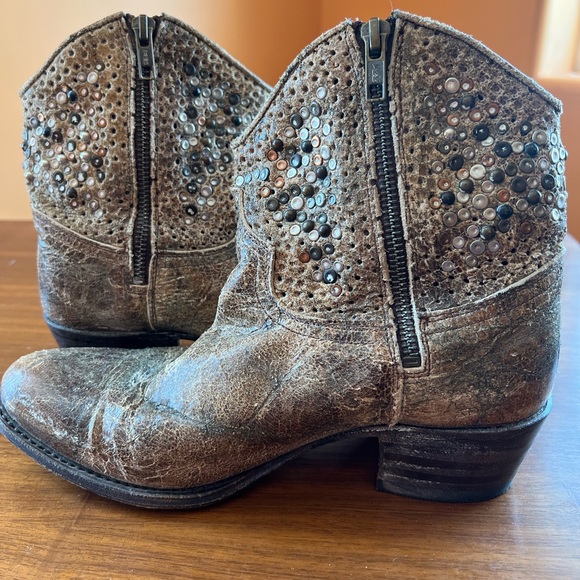 Sendra/Frye Deborah Studded Boot, Short 7 1/2 (38) Distressed brown/grey - Picture 2 of 8